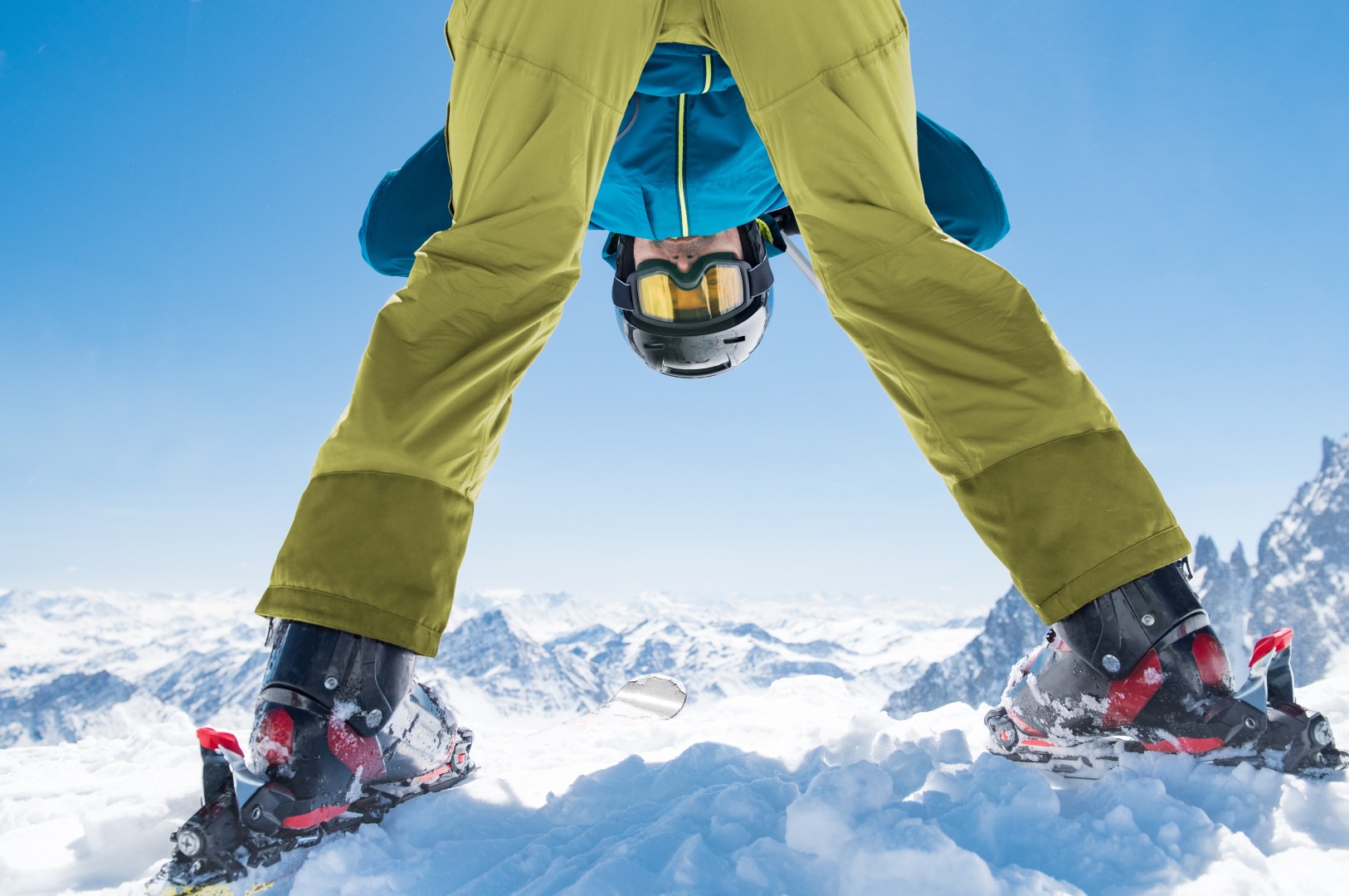 SAALBACH HINTERGLEMM Skifahrer verkehrt shutterstock_717416845.jpg