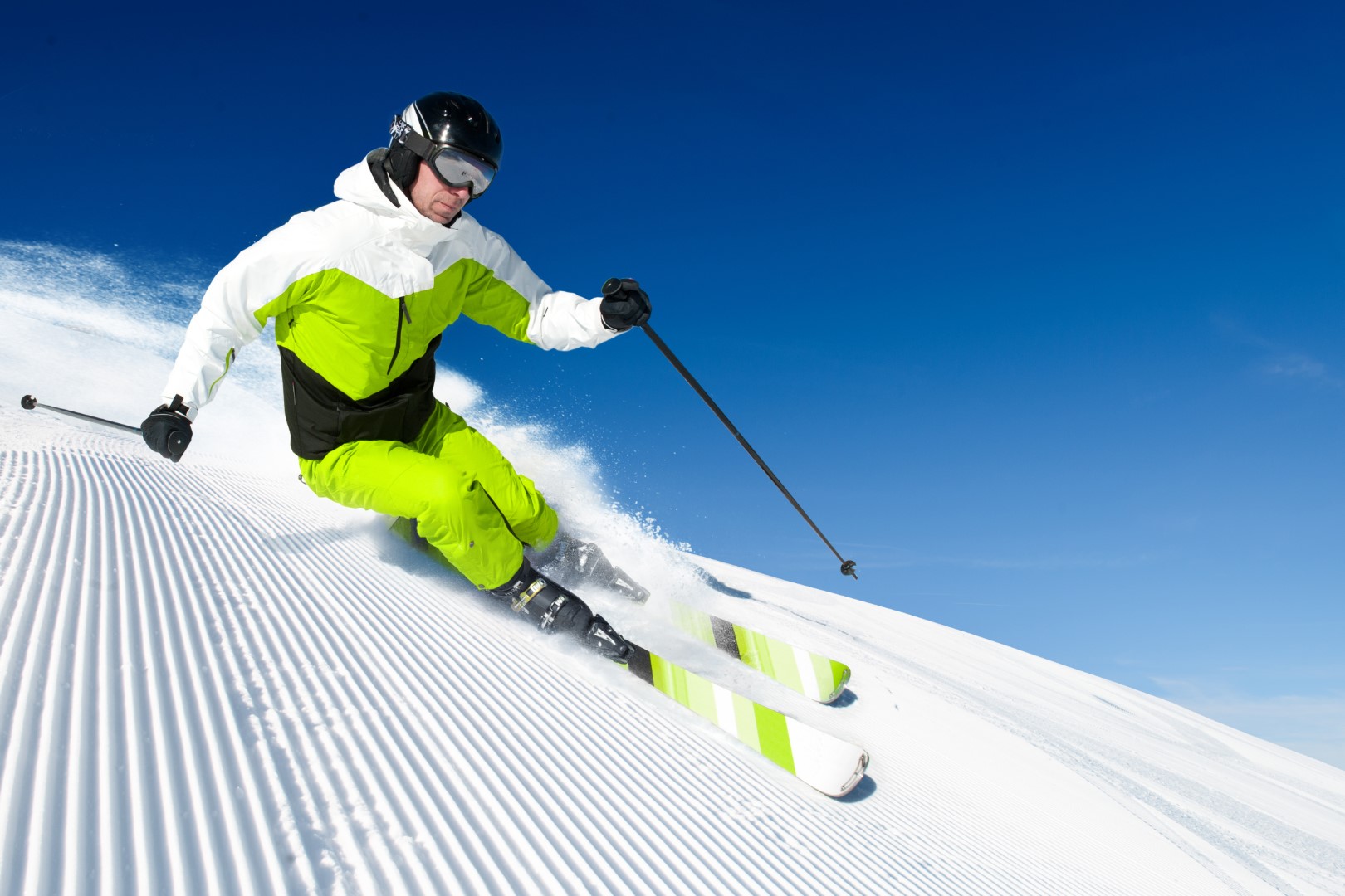 SAALBACH Skifahrer Neutral shutterstock_129536660.jpg